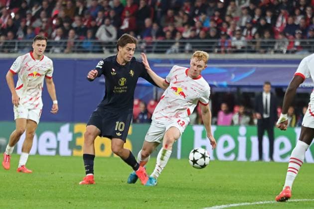Champions League, Round of 16 RB Leipzig vs Juventus Turin, 02 10 24 Kenan Yildiz 10, Juventus Turin vs Nicolas Seiwald 13, RB Leipzig Football, UEFA Champions League, Season 2024 2025 RB Leipzig vs Juventus Turin on 02 10 24 at Red Bull Arena, Leipzig Copyright: xBEAUTIFULxSPORTS JanxKaeferx