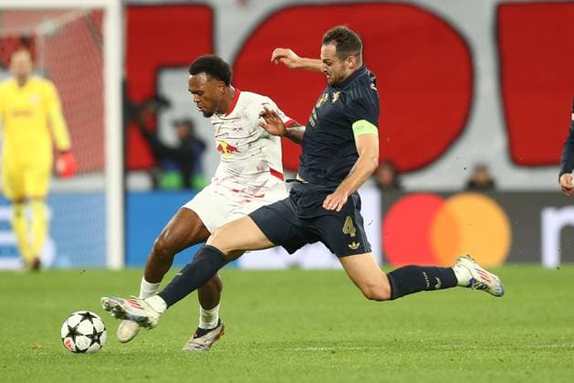 02 10 2024, xtgx, Football, UEFA Champions League, RB Leipzig Junventus Turin emspor, v l Lois Openda Leipzig, 11 , Federico Gatti Juventus, 4 duel, duel, fight, tackle DFL DFB REGULATIONS PROHIBIT ANY USE OF PHOTOGRAPHS as IMAGE SEQUENCES and or QUASI VIDEO Leipzig