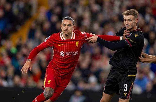 Football - UEFA Champions League - League Phase - Liverpool FC v Bologna FC 1909 LIVERPOOL, ENGLAND - Wednesday, October 2, 2024: Liverpool s Darwin Nunez (L) and Bologana™s Stefan Posch during the UEFA Champions League game between Liverpool FC and Bologna FC 1909 at Anfield. (Photo by David Rawcliffe Propaganda) LIVERPOOL Anfield MERSEYSIDE ENGLAND  Copyright: xDavidxRawcliffex P2024-10-02-Liverpool_Bologna-37