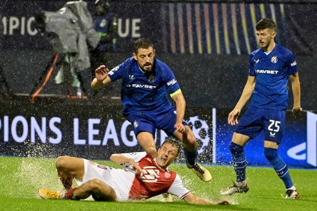 Sport Bilder des Tages Aleksandr Golovin of Monaco (R) in action against Arijan Ademi of Dinamo Zagreb (C) during the UEFA Champions League, League phase football match between Dinamo Zagreb and Monaco FOOTBALL : Dinamo Zagreb vs AS Monaco - UEFA Ligue des Champions 2024 2025 - 02 10 2024 IgorKupljenik Panoramic 