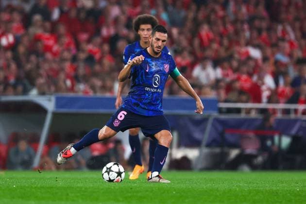 Portugal, Lisbon 2 October 2024 Uefa Champions League phase 2024 25 Matchday 2, S L Benfica Atletico de Madrid v l , Koke AtlÃ tico Madrid on the ball, cropped image, single image, full body, action, action, game scene Copyright: JoaquimxFerreira
