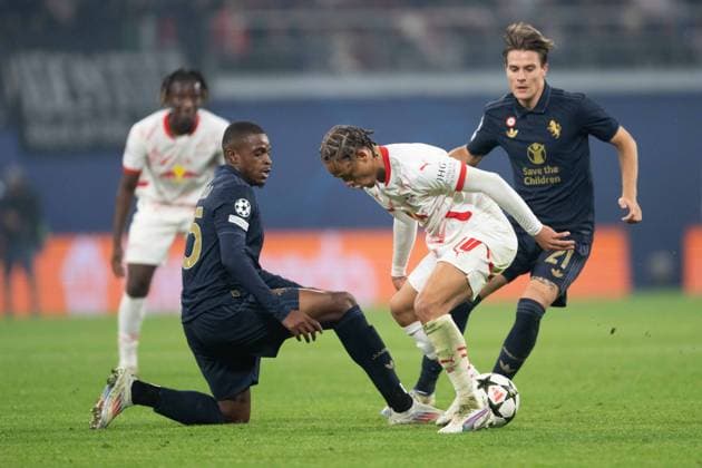 Xavi Simons in the battle with Pierre Kalulu during UEFA Champions league match, RB Leipzig - Juventus Turin , 01. october 2024 Copyright: xMICHALxFAJT,ZOSPORTU.SKx DSC_3946