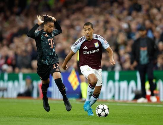 Youri Tielemans of Aston Villa gets away from Michael Olise of Bayern Munich Aston Villa v Bayern Munich, Football, UEFA Champions League, Villa Park, Birmingham, UK - 02 10 2024 Editorial use only  Copyright: xMattxImpey Shutterstockx 14752829bd