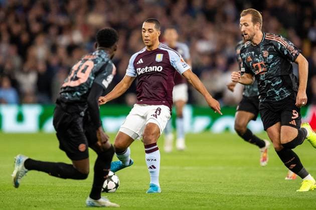 Aston Villa v Bayern Munich Champions League 02 10 2024. Aston Villa midfielder Youri Tielemans (8) plays a pass during the Champions League match between Aston Villa and Bayern Munich at Villa Park, Birmingham, England on 2 October 2024. Birmingham Villa Park West Midlands England Editorial use only , Copyright: xManjitxNarotrax PSI-20544-0027