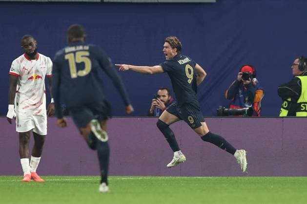 02 10 2024, xtgx, Football, UEFA Champions League, RB Leipzig Junventus Turin emspor, v l cheers after the 1 1 by Dusan Vlahovic Juventus, 9 DFL DFB REGULATIONS PROHIBIT ANY USE OF PHOTOGRAPHS as IMAGE SEQUENCES and or QUASI VIDEO Leipzig