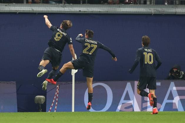 02 10 2024, xtgx, Football, UEFA Champions League, RB Leipzig Junventus Turin emspor, v l cheers after the 1 1 by Dusan Vlahovic Juventus, 9 DFL DFB REGULATIONS PROHIBIT ANY USE OF PHOTOGRAPHS as IMAGE SEQUENCES and or QUASI VIDEO Leipzig