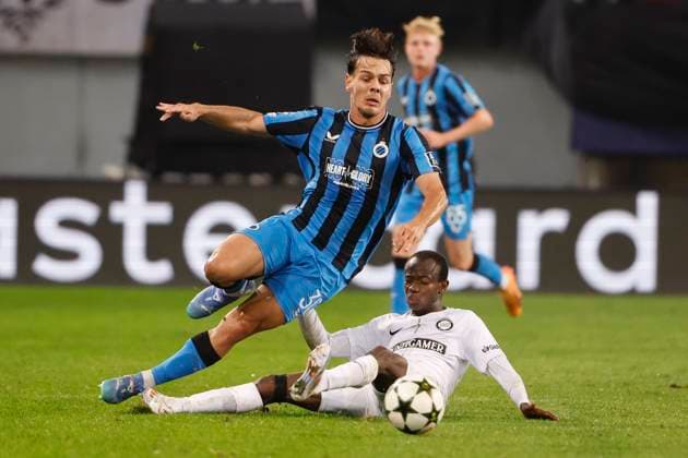 Sport Bilder des Tages Sturm Graz v Club Brugge - UEFA Champions League KLAGENFURT, AUSTRIA - OCTOBER 02 : Jashari Ardon midfielder of Club Brugge and Yalcouye Malick midfielder of Sturm Graz pictured during the UEFA Champions League phase matchday 2 match between Sturm Graz and Club Brugge at the Worthersee Stadion on October 2, 2024 in Klagenfurt, Austria, 02 10 2024 Klagenfurt Austria  Copyright: xJanxDexMeuleneirx