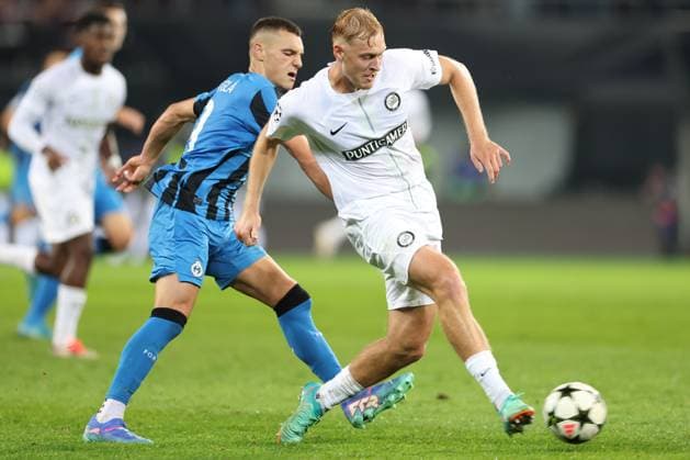 SOCCER - UEFA CL, Sturm vs Brugge KLAGENFURT,AUSTRIA,02.OCT.24 - SOCCER - UEFA Champions League, SK Sturm Graz vs Club Brugge. Image shows Ferran Jutgla (Bruegge) and Niklas Geyrhofer (Sturm).  GEPAxpictures xChrisxBauer