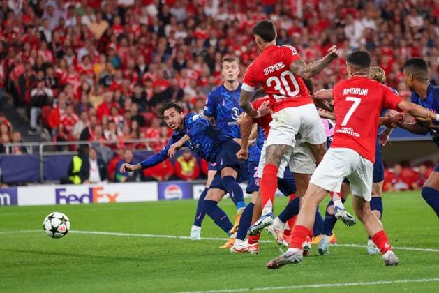 Portugal, Lisbon 2 October 2024 Uefa Champions League phase 2024 25 Matchday 2, S L Benfica Atletico de Madrid v l , scores the goal to make it 3 0 Alexander Bah S L Benfica hidden Copyright: JoaquimxFerreira