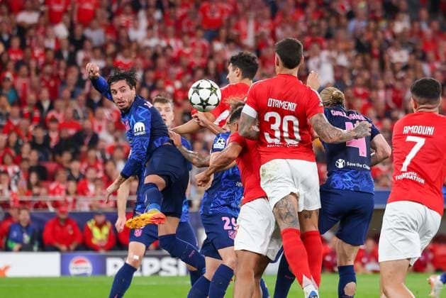 Portugal, Lisbon 2 October 2024 Uefa Champions League phase 2024 25 Matchday 2, S L Benfica Atletico de Madrid v l , scores the goal to make it 3 0 Alexander Bah S L Benfica hidden Copyright: JoaquimxFerreira
