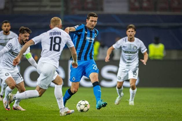 SOCCER - UEFA CL, Sturm vs Brugge KLAGENFURT,AUSTRIA,02.OCT.24 - SOCCER - UEFA Champions League, SK Sturm Graz vs Club Brugge. Image shows Otari Kiteishvili, Mika Biereth (Sturm), Hans Vanaken (Bruegge) and William Boeving (Sturm).  GEPAxpictures xMatthiasxTrinkl