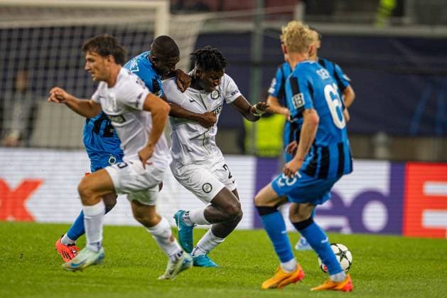 SOCCER - UEFA CL, Sturm vs Brugge KLAGENFURT,AUSTRIA,02.OCT.24 - SOCCER - UEFA Champions League, SK Sturm Graz vs Club Brugge. Image shows Joel Ordonez (Bruegge) and Seedy Jatta (Sturm).  GEPAxpictures xMatthiasxTrinkl