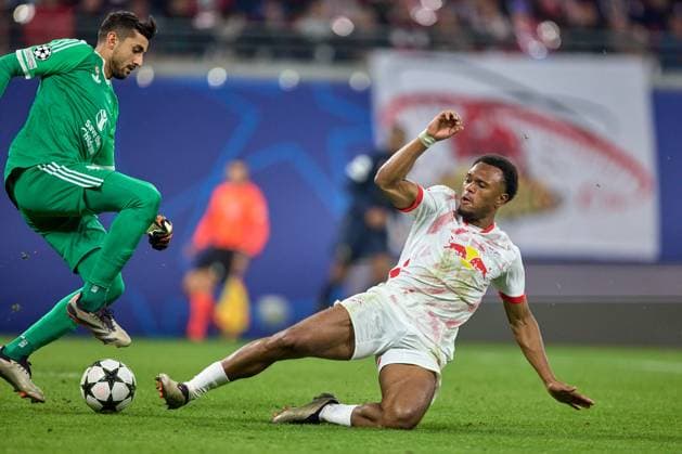 02 10 2024, Football, Men, Champions League, League phase, 2024 2025, Matchday 2, RB Leipzig Juventus Turin Matti Perin 1, Juventus Turin, li , Lois Openda 11, RB Leipzig , Action, duel for ball Leipzig Red Bull Arena Saxony Germany