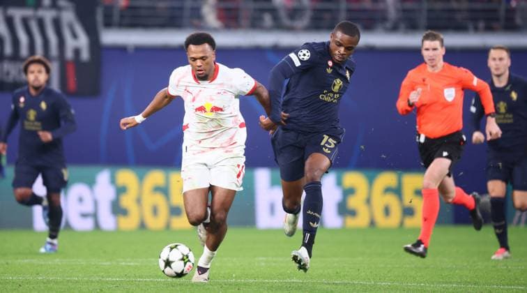 RB Leipzig Juventus Turin Champions League Leipzig, 02 10 2024, Red Bull Arena, Football, UEFA Champions League, Matchday 2 , RB Leipzig vs Juventus Turin , Pictured from left Lois Openda 11, RB Leipzig , Pierre Kalulu 15, JUVE , For editorial use only Only editorial use , UEFA regulations prohibit any use of photographs as image sequences and or quasi video ,