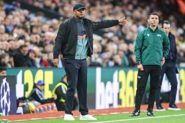 UEFA Champions League League Stage Aston Villa v Bayern Munich Vincent Kompany manager of Bayern Munich gives his players instructions during the UEFA Champions League League Stage match Aston Villa vs Bayern Munich at Villa Park, Birmingham, United Kingdom, 2nd October 2024 (Photo by Gareth Evans News Images) Birmingham Villa Park West Midlands United Kingdom Copyright: xGarethxEvans NewsxImagesx