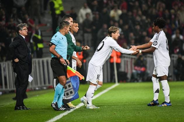 Champions League Lille vs Real Madrid FA Real Madrid’s midfielder Luka Modric enters the pitch during the UEFA Champions League football match between LOSC Lille and Real Madrid CF at the Pierre Mauroy Stadium in Lille on October 2, 2024. Photo by Firas Abdullah ABACAPRESS.COM Paris Ile-de-France France  Copyright: xAbdullahxFiras ABACAx