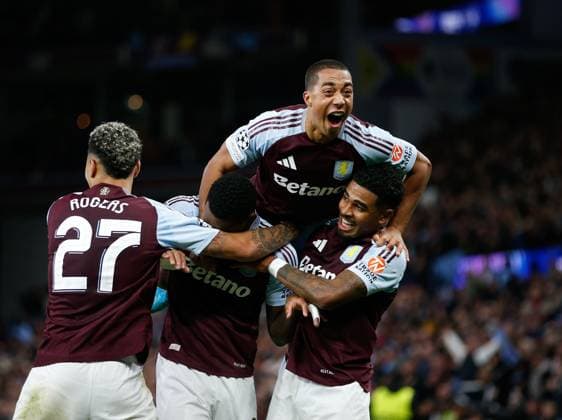 Jhon Duran (2nd left) celebrates scoring the opening goal of the game with Morgan Rogers, Youri Tielemans (top) and Ian Maatsen (right) Aston Villa v Bayern Munich, Football, UEFA Champions League, Villa Park, Birmingham, UK - 02 10 2024 Editorial use only  Copyright: xMattxImpey Shutterstockx 14752829bh