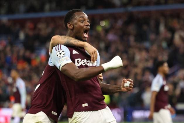 Jhon Duran of Aston Villa celebrates at full time. Aston Villa v Bayern Munich, UEFA Champions League, Group Stage, Football, Villa Park, Birmingham, UK - 02 Oct 2024 EDITORIAL USE ONLY No use with unauthorised audio, video, data, fixture lists, club league logos or live services. Online in-match use limited to 120 images, no video emulation. No use in betting, games or single club league player publications. Copyright: xRyanxBrowne Shutterstockx 14750757ca