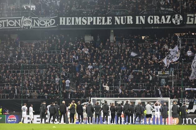 SOCCER - UEFA CL, Sturm vs Brugge KLAGENFURT,AUSTRIA,02.OCT.24 - SOCCER - UEFA Champions League, SK Sturm Graz vs Club Brugge. Image shows team and fans of Sturm.  GEPAxpictures xWolfgangxGrebien
