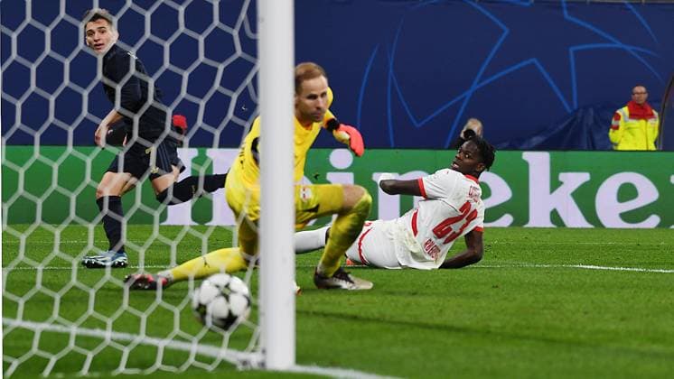 Soccer UEFA Champions League, season 2024 2025, group stage, match day 2, at the match RB Leipzig vs Juventus Turin 02 10 2024 goalscorer Francisco Conceição Conceicao right winger Juventus Turin, back number 7 center scores against Peter Gulacsi goalkeeper RB Leipzig, back number 1, 1 and Castello Lukeba central defender RB Leipzig, back number 23, 23 for 3 2 for Turin at the match RB Leipzig vs Juventus Turin 02 10 2024 Leipzig Saxony Germany Red Bull Arena