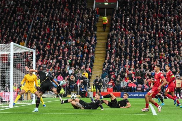 UEFA Champions League - League Stage Liverpool v Bologna Riccardo Orsolini of Bologna heads the ball during the UEFA Champions League - League Stage match Liverpool vs Bologna at Anfield, Liverpool, United Kingdom, 2nd October 2024 (Photo by Craig Thomas News Images) Liverpool Anfield Merseyside United Kingdom Copyright: xCraigxThomas NewsxImagesx