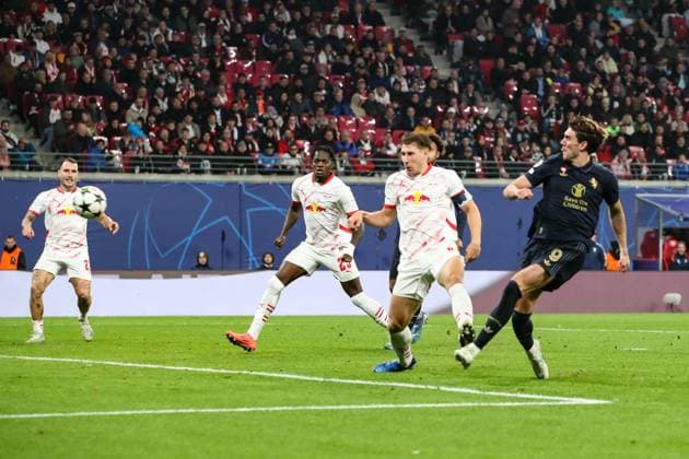 Goalscorer Dusan Vlahovic Juventus Turin,9 scores to 1 1 Champions League league phase season 2024 2025 RB Leipzig vs Juventus Turin at the Red Bull Arena in Leipzig action,football,Germany,man,men,02 10 2024