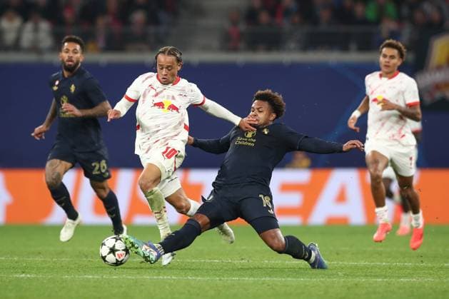 02 10 2024, xtgx, Football, UEFA Champions League, RB Leipzig Junventus Turin emspor, v l Xavi Simons Leipzig, 10 , Weston McKennie Juventus, 16 duel, duel, fight, tackle DFL DFB REGULATIONS PROHIBIT ANY USE OF PHOTOGRAPHS as IMAGE SEQUENCES and or QUASI VIDEO Leipzig
