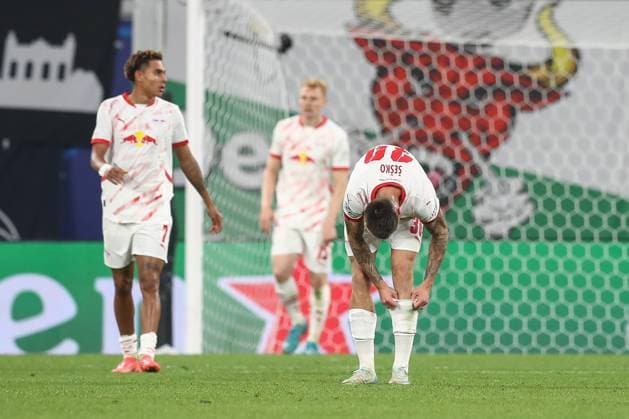 02 10 2024, xtgx, Football, UEFA Champions League, RB Leipzig Junventus Turin emspor, v l Lois Openda Leipzig, 11 , Benjamin Sesko Leipzig, 30 disappointed, looks disappointed, disappointed DFL DFB REGULATIONS PROHIBIT ANY USE OF PHOTOGRAPHS as IMAGE SEQUENCES and or QUASI VIDEO Leipzig