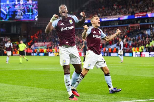 UEFA Champions League League Stage Aston Villa v Bayern Munich Jhon Duran of Aston Villa celebrates his teams win after the UEFA Champions League League Stage match Aston Villa vs Bayern Munich at Villa Park, Birmingham, United Kingdom, 2nd October 2024 (Photo by Gareth Evans News Images) Birmingham Villa Park West Midlands United Kingdom Copyright: xGarethxEvans NewsxImagesx