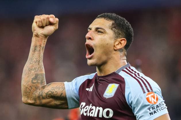 UEFA Champions League League Stage Aston Villa v Bayern Munich Diego Carlos of Aston Villa celebrates his teams win after the UEFA Champions League League Stage match Aston Villa vs Bayern Munich at Villa Park, Birmingham, United Kingdom, 2nd October 2024 (Photo by Gareth Evans News Images) Birmingham Villa Park West Midlands United Kingdom Copyright: xGarethxEvans NewsxImagesx