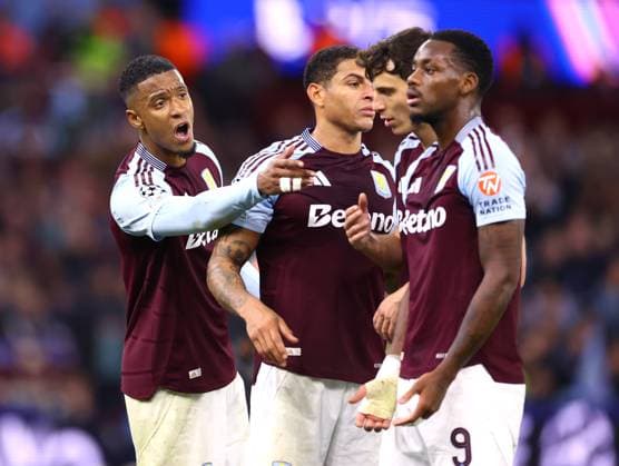 Aston Villa gegen Bayern München 2. Oktober 2024, Aston UEFA Champions League Fußball Aston Villa gegen Bayern München Ezri Konsa von Aston Villa Foto Jacques Feeney Abseits Aston UK  Copyright: xJacquesxFeeneyx xOffsidexOffside