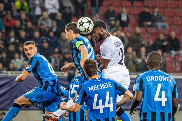 SOCCER - UEFA CL, Sturm vs Brugge KLAGENFURT,AUSTRIA,02.OCT.24 - SOCCER - UEFA Champions League, SK Sturm Graz vs Club Brugge. Image shows Hans Vanaken (Bruegge) and Tochi Chukwuani (Sturm).  GEPAxpictures xMatthiasxTrinkl