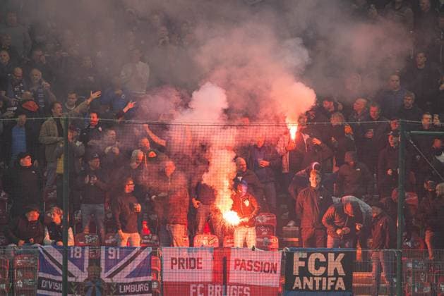 SOCCER - UEFA CL, Sturm vs Brugge KLAGENFURT,AUSTRIA,02.OCT.24 - SOCCER - UEFA Champions League, SK Sturm Graz vs Club Brugge. Image shows fans of Club Brugge. Keywords: pyrotechnics, flames.  GEPAxpictures xMatthiasxTrinkl