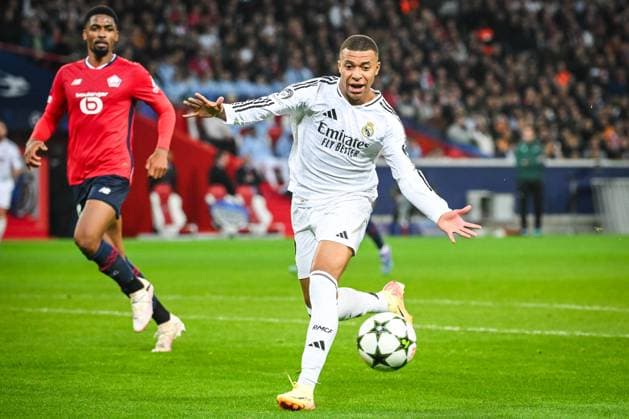 October 2, 2024, Villeneuve-D ascq, France, France: Alexsandro VICTOR DE SOUZA RIBEIRO of Lille and Kylian MBAPPE of Real Madrid during the UEFA Champions League, League Phase MD2 match between Lille OSC (LOSC) and Real Madrid at Pierre Mauroy Stadium on October 02, 2024 in Villeneuve-d Ascq near Lille, France. Villeneuve-D ascq France - ZUMAm308 20241002_zsp_m308_013 Copyright: xMatthieuxMirvillex