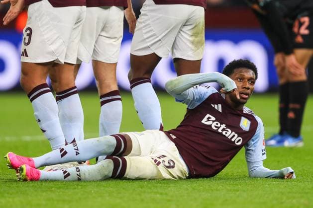 UEFA Champions League League Stage Aston Villa v Bayern Munich Jaden Philogene-Bidace of Aston Villa lays down behind the wall during the UEFA Champions League League Stage match Aston Villa vs Bayern Munich at Villa Park, Birmingham, United Kingdom, 2nd October 2024 (Photo by Gareth Evans News Images) Birmingham Villa Park West Midlands United Kingdom Copyright: xGarethxEvans NewsxImagesx