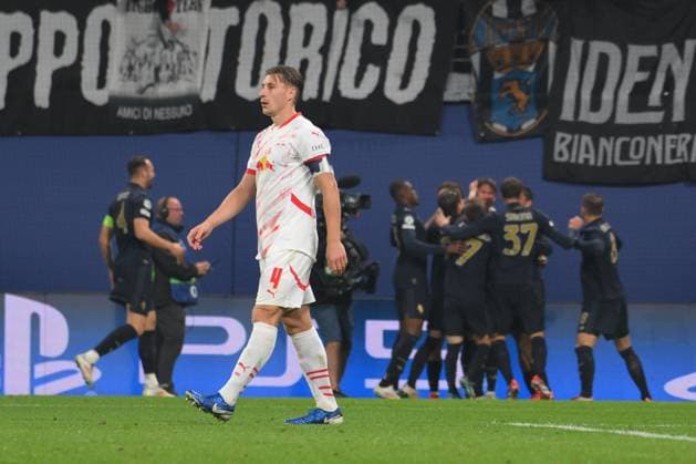 Juventus Turin team celebrates the 1 1, Willi Orban RB Leipzig in front, frustrated GER, RB Leipzig vs Juventus Turin, Football, UEFA Champions League, Matchday 2, 2024 2025 season, 02 10 2024 DFB DFL REGULATIONS PROHIBIT ANY USE OF PHOTOGRAPHS AS IMAGE SEQUENCES AND OR QUASI VIDEO GER, RB Leipzig vs Juventus Turin, Football, UEFA Champions League, Matchday 2, 2024 2025 season, 02 10 2024 Leipzig Copyright: xEibner-Pressefoto BertxHarzerx EP_BHR
