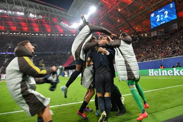 Juventus Turin team celebrates the 2 3 GER, RB Leipzig vs Juventus Turin, Football, UEFA Champions League, Matchday 2, 2024 2025 season, 02 10 2024 DFB DFL REGULATIONS PROHIBIT ANY USE OF PHOTOGRAPHS AS IMAGE SEQUENCES AND OR QUASI VIDEO GER, RB Leipzig vs Juventus Turin, Football, UEFA Champions League, Matchday 2, 2024 2025 season, 02 10 2024 Leipzig Copyright: xEibner-Pressefoto BertxHarzerx EP_BHR