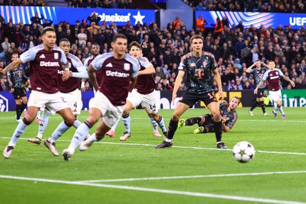 Aston Villa gegen Bayern München 2. Oktober 2024, Aston UEFA Champions League Fußball Aston Villa gegen Bayern München Harry Kane von Bayern München sieht den Ball aus dem Spiel rollen Foto Jacques Feeney Abseits Aston UK  Copyright: xJacquesxFeeneyx xOffsidexOffside