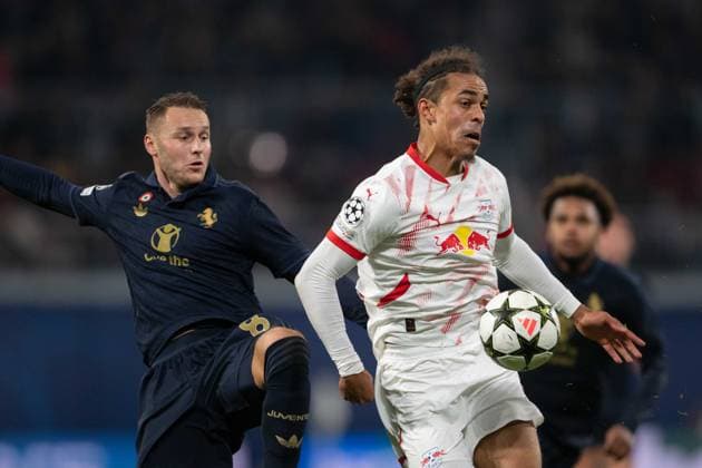 Yussuf Poulsen iin the battle for the ball with Teun Koopmeiners during UEFA Champions league match, RB Leipzig - Juventus Turin , 01. october 2024 Copyright: xMICHALxFAJT,ZOSPORTU.SKx DSC_4764