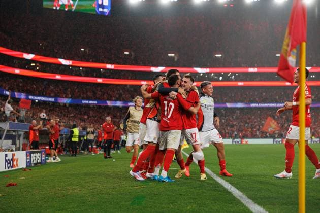 Orkun Kokcu seen celebrating with team of Benfica after scoring goal during UEFA Champions League game between teams of SL Benfica and Atletico de Madrid (Maciej Rogowski) Lisboa Estadio Da Luz Portugal Copyright: xMaciejxRogowskix slbatleti2425-28