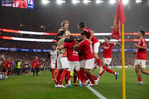 Orkun Kokcu seen celebrating with team of Benfica after scoring goal during UEFA Champions League game between teams of SL Benfica and Atletico de Madrid (Maciej Rogowski) Lisboa Estadio Da Luz Portugal Copyright: xMaciejxRogowskix slbatleti2425-29