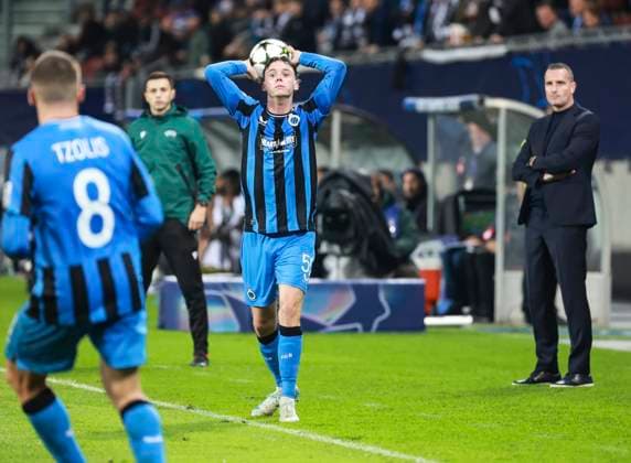 SOCCER - UEFA CL, Sturm vs Brugge KLAGENFURT,AUSTRIA,02.OCT.24 - SOCCER - UEFA Champions League, SK Sturm Graz vs Club Brugge. Image shows Maxim De Cuyper (Club Brügge) and headcoach Nicky Hayen (Club Brügge).  GEPAxpictures xWolfgangxGrebien