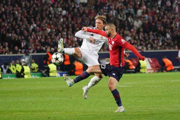 Luka Modric of Real Madrid and Edon Zhegrova of Lille Lille v Real Madrid, UEFA Champions League, Group Stage, Football, Pierre Mauroy Stadium, Lille, France, 02 Oct 2024 EDITORIAL USE ONLY No use with unauthorised audio, video, data, fixture lists, club league logos or live services. Online in-match use limited to 120 images, no video emulation. No use in betting, games or single club league player publications. Copyright: xDavexWinter Shutterstockx 14750773da