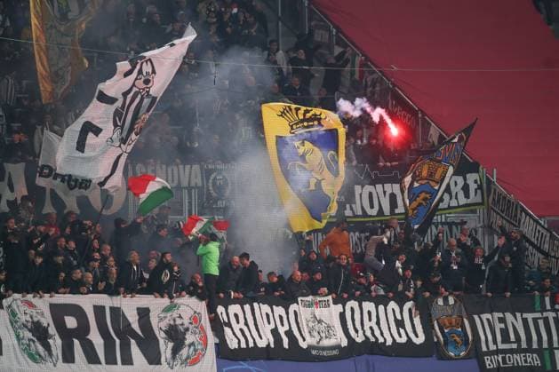 02 10 2024, xtgx, football, UEFA Champions League, RB Leipzig Junventus Turin emspor, v l symbol photo, symbol image, symbol, fans, spectators, audience, Juventus, pyro, pyrotechnics, smoke, fog DFL DFB REGULATIONS PROHIBIT ANY USE OF PHOTOGRAPHS as IMAGE SEQUENCES and or QUASI VIDEO Leipzig