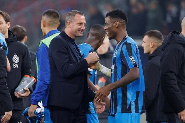 Sturm Graz v Club Brugge - UEFA Champions League KLAGENFURT, AUSTRIA - OCTOBER 02 : Hayen Nicky head coach of Club Brugge celebrates the win with Onyedika Raphael midfielder of Club Brugge pictured during the UEFA Champions League phase matchday 2 match between Sturm Graz and Club Brugge at the Worthersee Stadion on October 2, 2024 in Klagenfurt, Austria, 02 10 2024 Klagenfurt Austria  Copyright: xJanxDexMeuleneirx