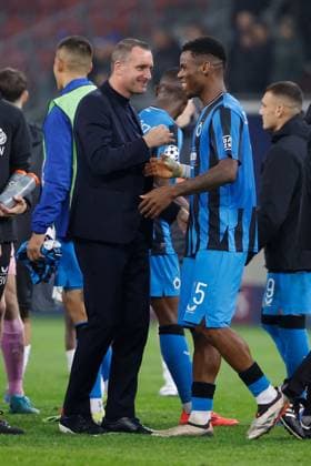 Sturm Graz v Club Brugge - UEFA Champions League KLAGENFURT, AUSTRIA - OCTOBER 02 : Hayen Nicky head coach of Club Brugge celebrates the win with Onyedika Raphael midfielder of Club Brugge pictured during the UEFA Champions League phase matchday 2 match between Sturm Graz and Club Brugge at the Worthersee Stadion on October 2, 2024 in Klagenfurt, Austria, 02 10 2024 Klagenfurt Austria  Copyright: xJanxDexMeuleneirx