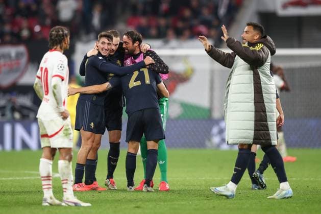 02 10 2024, xtgx, Soccer, UEFA Champions League, RB Leipzig Junventus Turin emspor, v l Nicolo Fagioli Juventus, 21 , Teun Koopmeiners Juventus, 8 Cheering for the win, cheering after the end of the match DFL DFB REGULATIONS PROHIBIT ANY USE OF PHOTOGRAPHS as IMAGE SEQUENCES and or QUASI VIDEO Leipzig