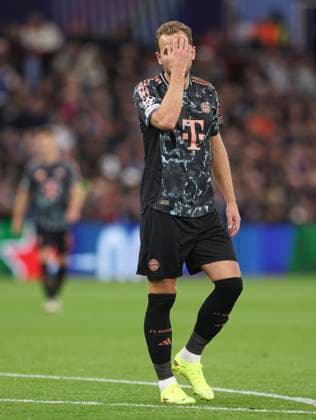 Football - 2024 2025 UEFA Champions League - League Phase - Matchday 2 8 - Aston Villa vs Bayern Munich - Villa Park - Wednesday 2nd October 2024 Harry Kane of Bayern Munich looks dejected 