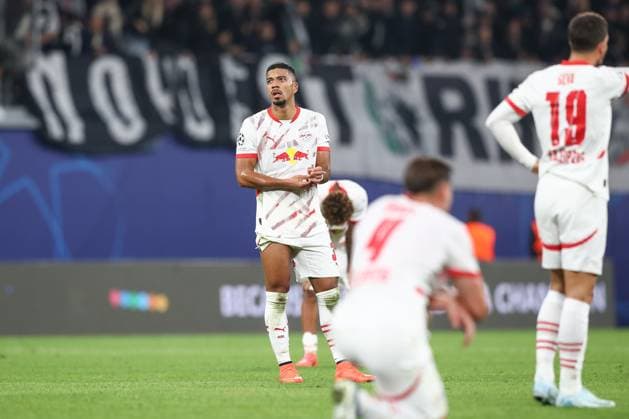 02 10 2024, xtgx, Football, UEFA Champions League, RB Leipzig Junventus Turin emspor, v l Benjamin Henrichs Leipzig, 39 disappointed, looks disappointed, dejected, disappointed DFL DFB REGULATIONS PROHIBIT ANY USE OF PHOTOGRAPHS as IMAGE SEQUENCES and or QUASI VIDEO Leipzig