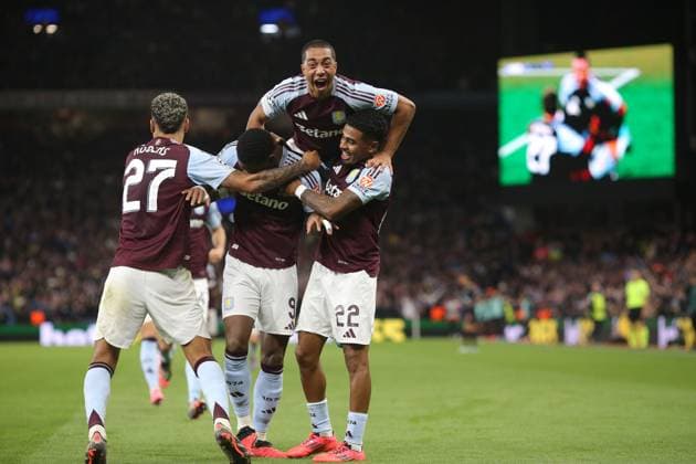 Aston Villa FC v FC Bayern Munich - UEFA Champions League Jhon Durán of Aston Villa and Youri Tielemans (top) of Aston Villa celebrate their winning goal during the UEFA Champions League 2024 25 League Phase MD2 match between Aston Villa and Bayern Munich at Villa Park on October 2, 2024 in Birmingham, England. Birmingham Villa Park England United Kingdom Copyright: xNealxSimpson Sportsphoto APLx 14049097
